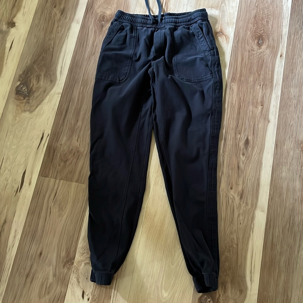 Athleta Farallon Joggers size XS/T Black